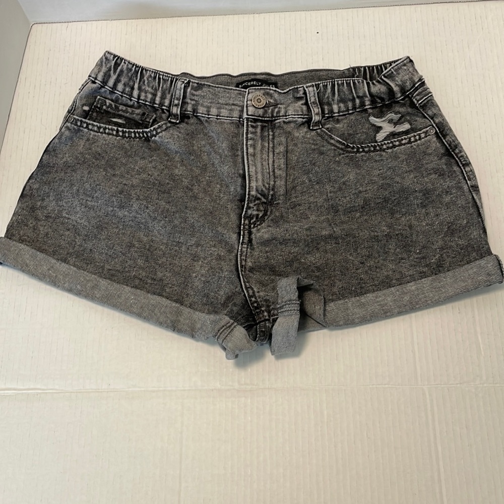 Sincerely Jules cuffed shorts women’s size 11/30 black acid washed denim